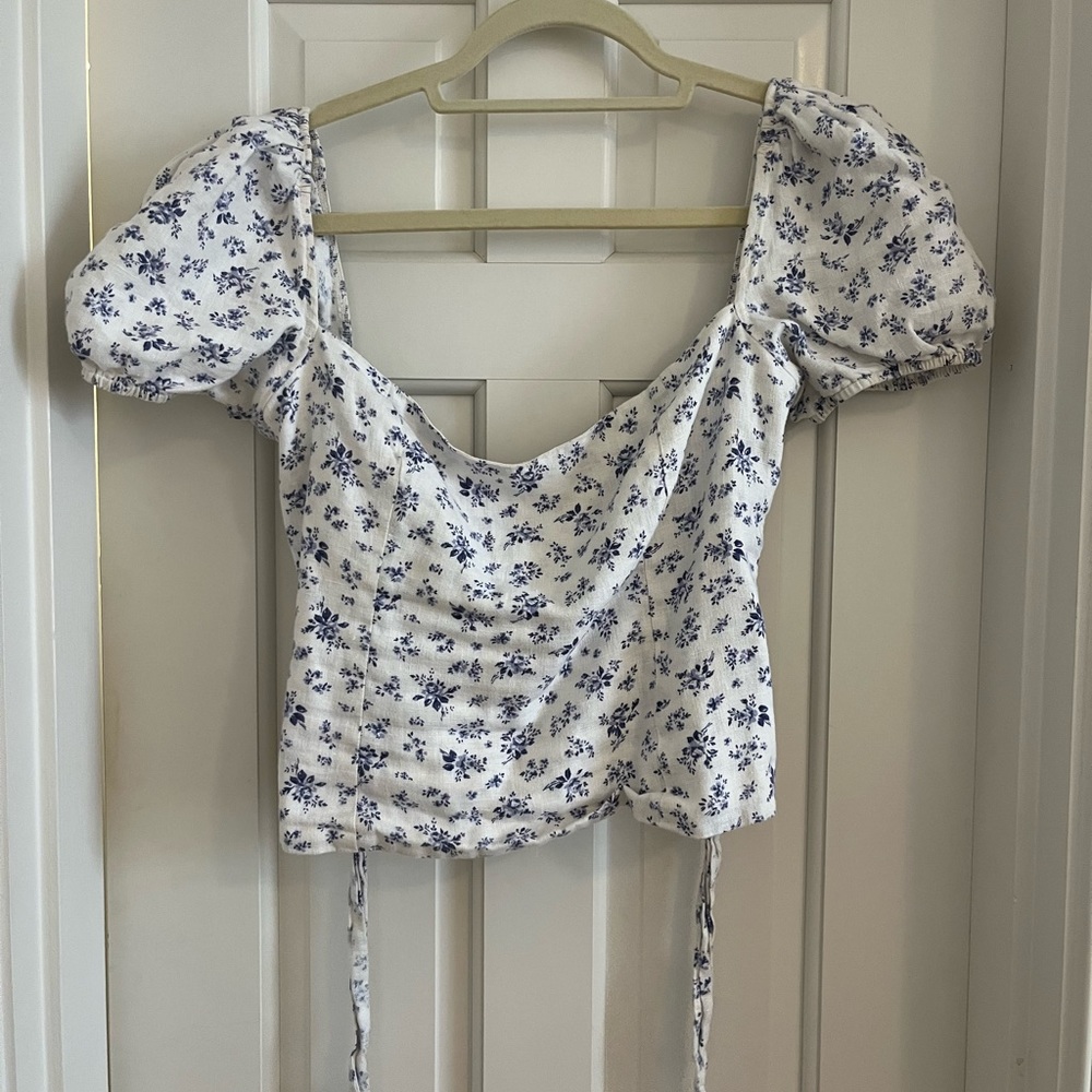Reformation blue floral linen top with puff sleeves